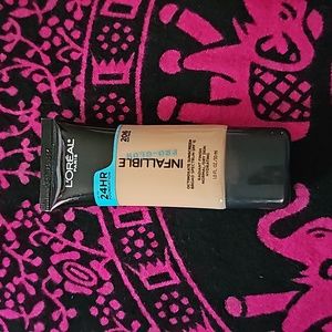L'OREAL Infallible pro-glow foundation